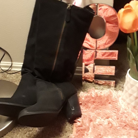 Boots - Picture 3 of 3